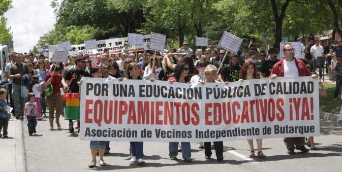Butarque exige en la calle la construcción de equipamientos educativos