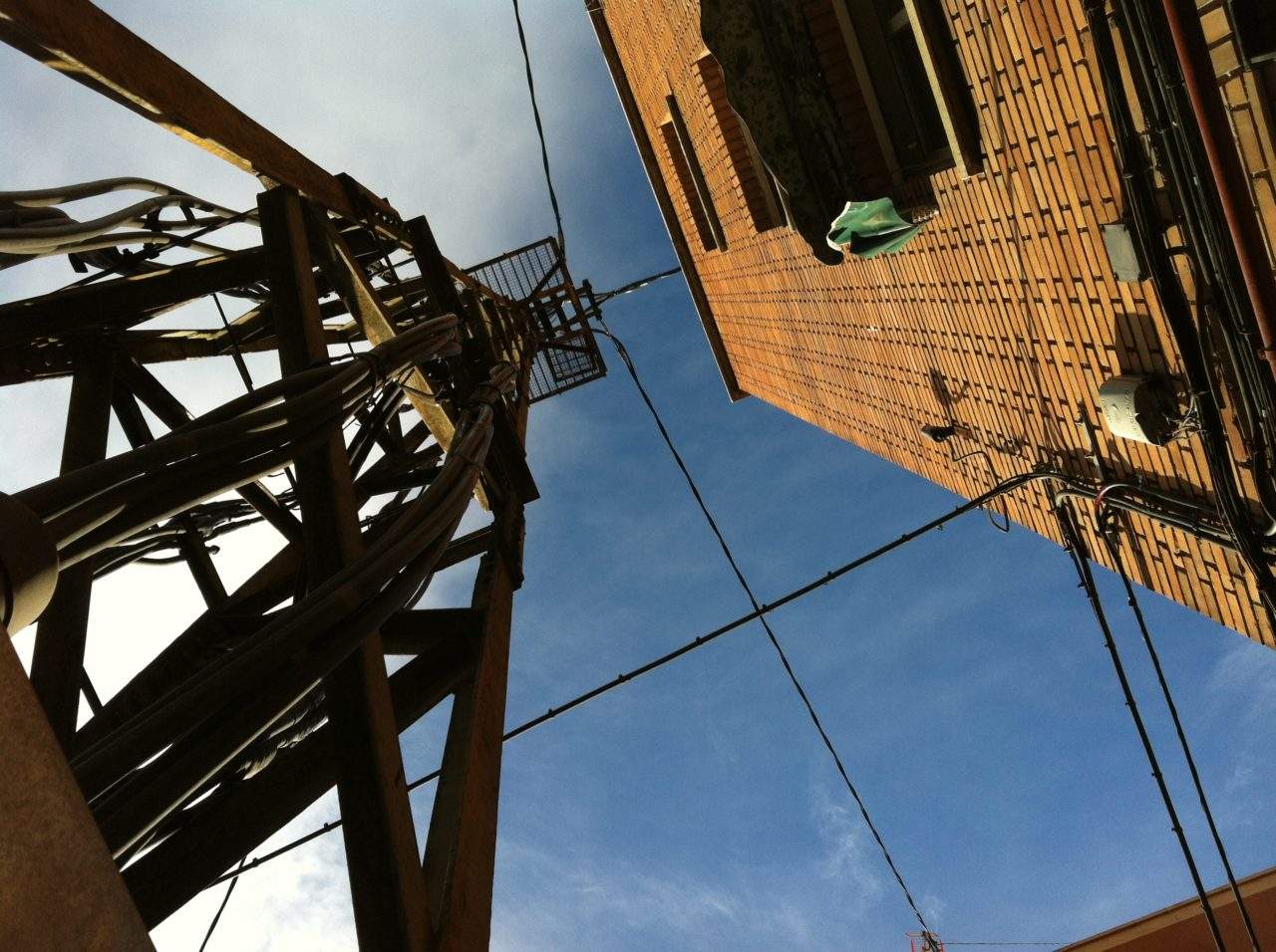 Ciudad Lineal se rebela contra los tendidos aéreos
